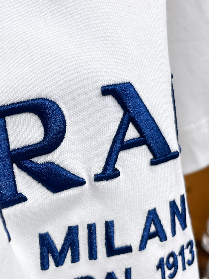 日本未入荷 プラダ 激安通販 の2026SS半袖ラウンドネックTシャツ