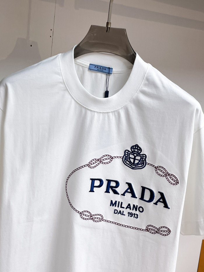 日本未入荷 プラダ 激安通販 の2026SS半袖ラウンドネックTシャツ