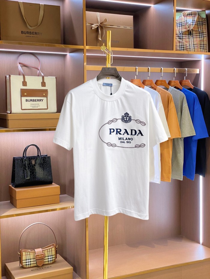 日本未入荷 プラダ 激安通販 の2026SS半袖ラウンドネックTシャツ
