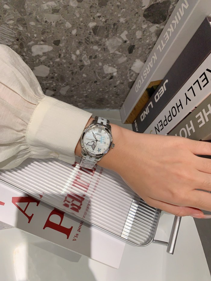 超話題! Chanel シャネル コピー 2026SSレディース腕時計2色