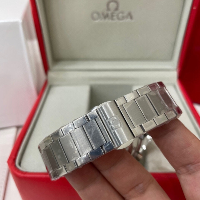 一目惚れ♪ オメガ 激安偽物 のOMEGA 超覇系42ミリ至臻天文台計時腕時計