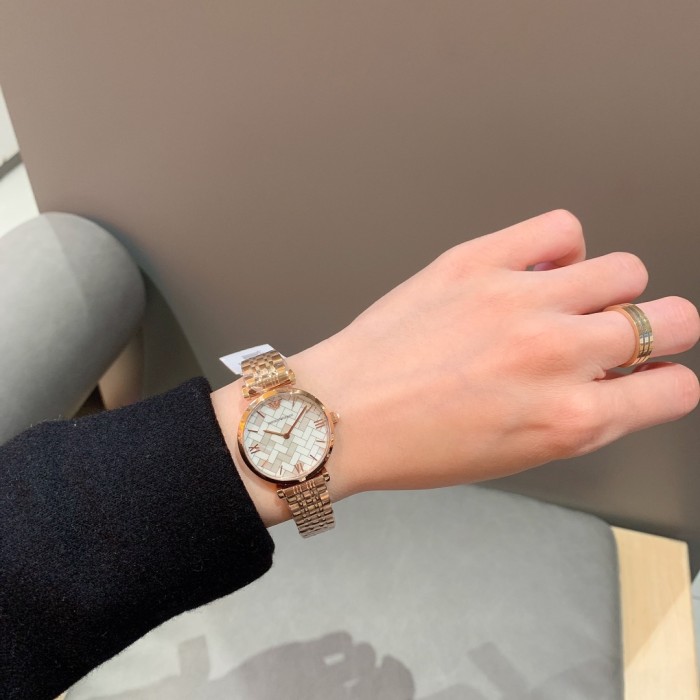 日本未入荷  Armani アルマーニ コピー 2026SSレディース​満天星の時計