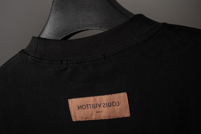 累積売上総額第１位！ ルイヴィトン スーパーコピー 2026SS 老花刺繍ラウンドネック長袖Tシャツ