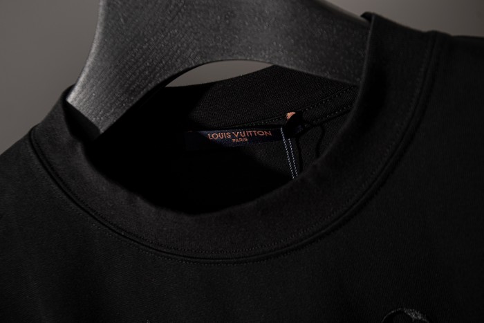 累積売上総額第１位！ ルイヴィトン スーパーコピー 2026SS 老花刺繍ラウンドネック長袖Tシャツ