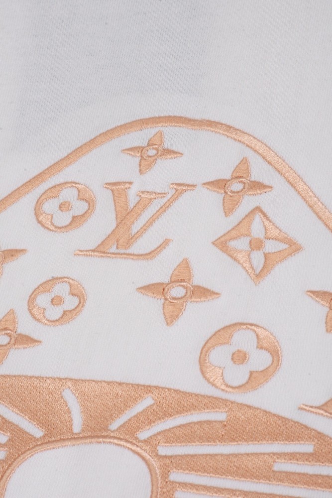 ★超人気 ルイヴィトン スーパーコピー 2026SS 刺繍ロゴラウンドネック半袖Tシャツ