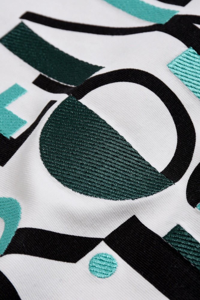 入手困難 フェンディ n級品 の2026SS 刺繍百合円襟半袖Tシャツ