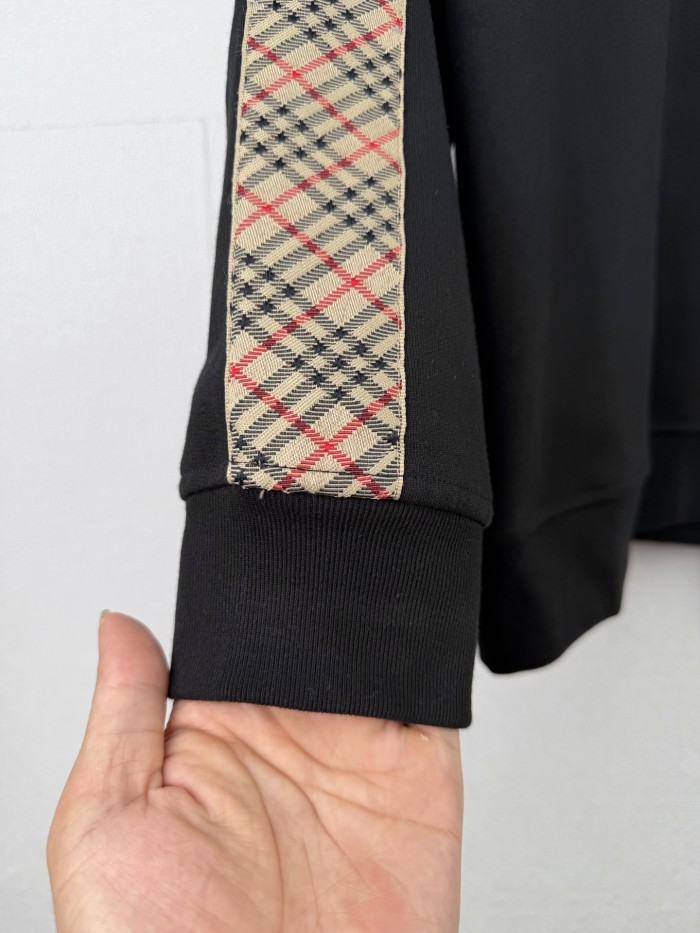 追跡付 バーバリー n級品 の2026SS 刺繍戦馬織帯飾り縁丸首衛衣