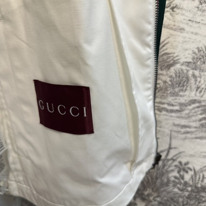 高品質 グッチ コピー の2026SS 定番のリボンキャップ防風ジャケット