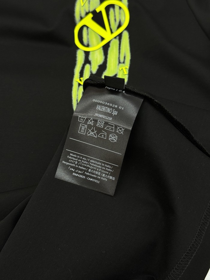 入手困難 ヴァレンティノ コピーおすすめ の2026SS 半袖クルーネックTシャツ