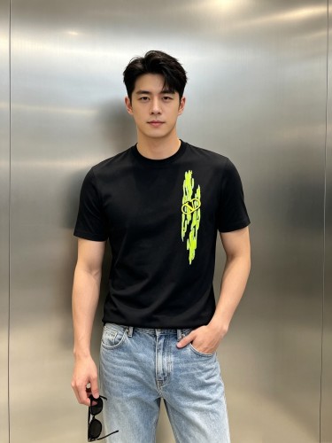入手困難 ヴァレンティノ コピーおすすめ の2026SS 半袖クルーネックTシャツ