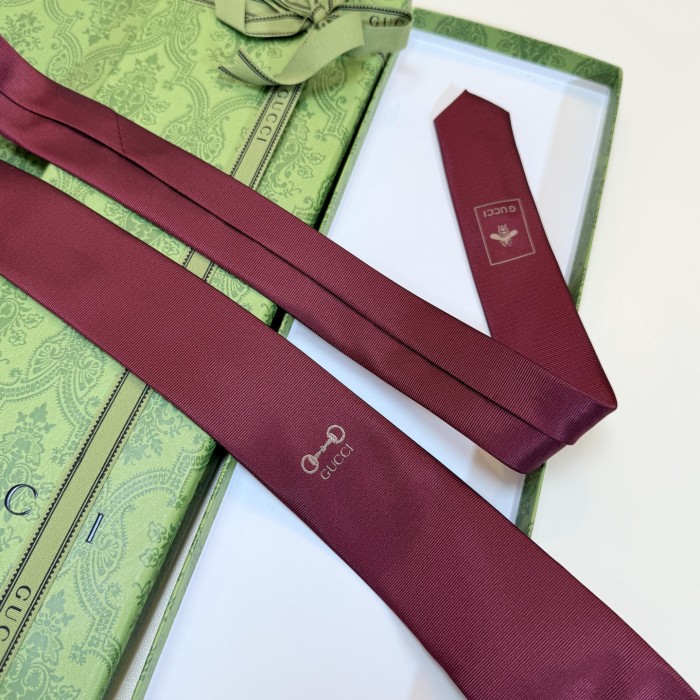 超奇跡の入荷☆ Gucciグッチ  激安偽物 馬首掛け メンズ ネクタイ