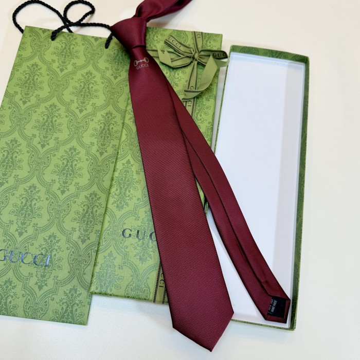 超奇跡の入荷☆ Gucciグッチ  激安偽物 馬首掛け メンズ ネクタイ