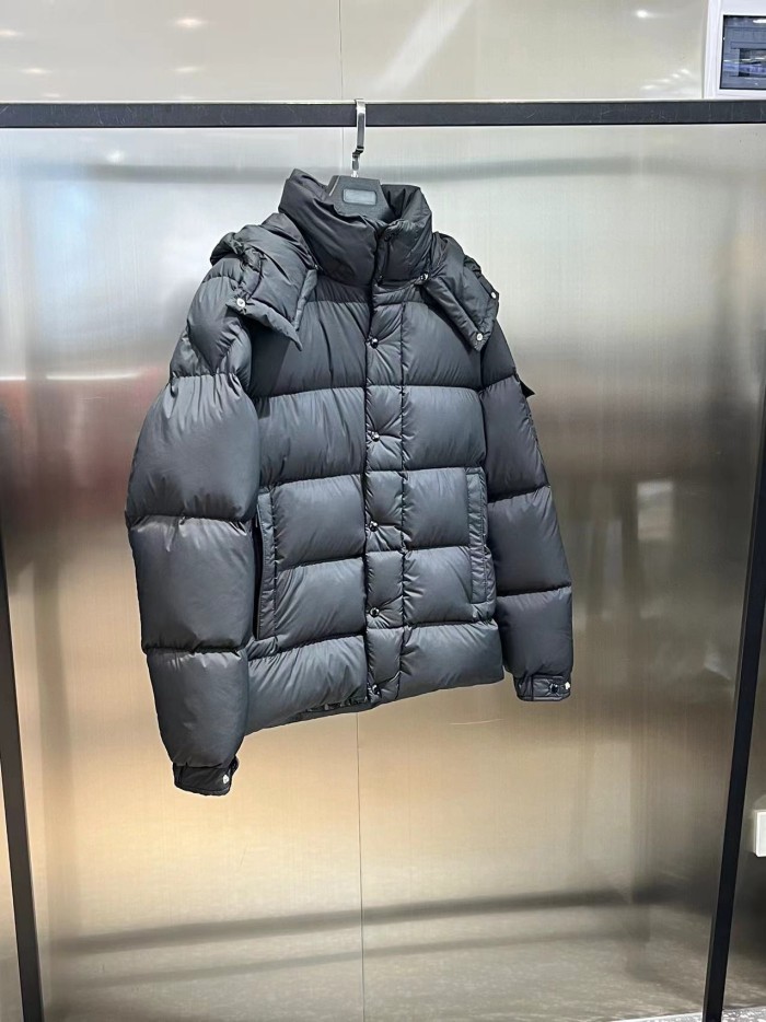超奇跡の入荷☆ モンクレール 激安偽物 2026SS ショート丈ダウンジャケット