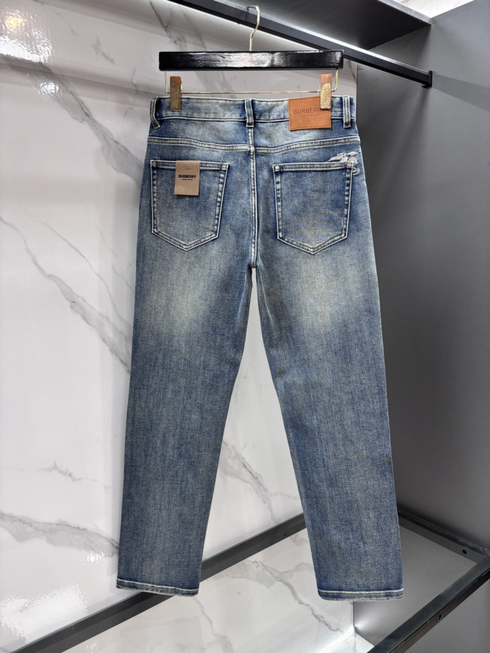 超奇跡の入荷☆ バーバリー 激安偽物 の2026SS 早秋ジーンズ