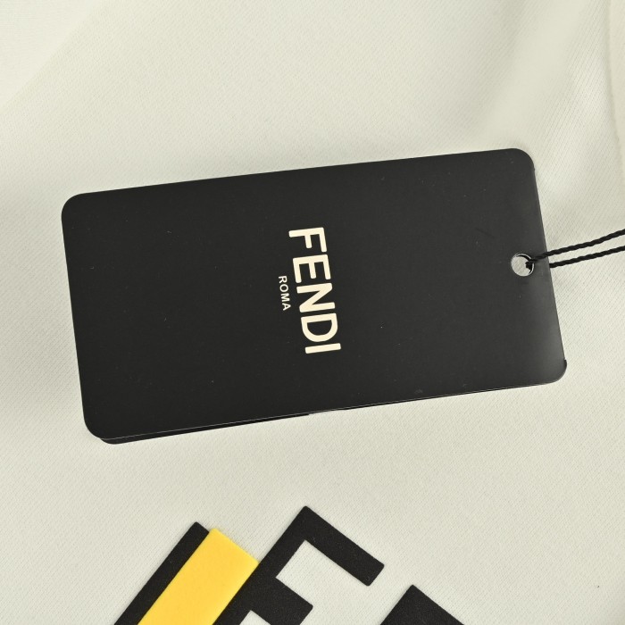 超話題! フェンディ スーパーコピー の2026SSフード付きスウェットシャツ