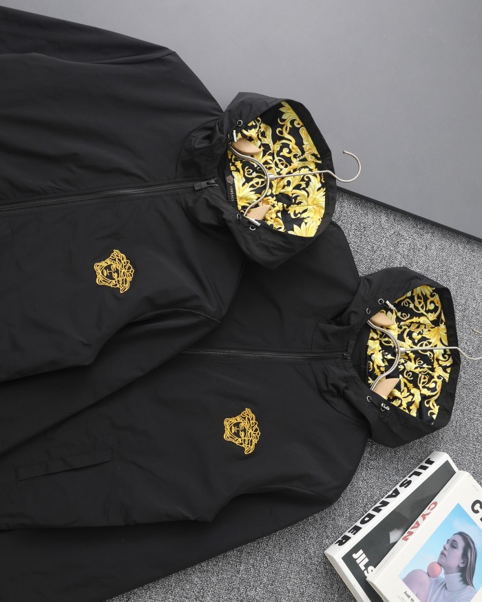 日本未入荷 ヴェルサーチ スーパーコピー 2026SS刺繍連帽ジャケットコート