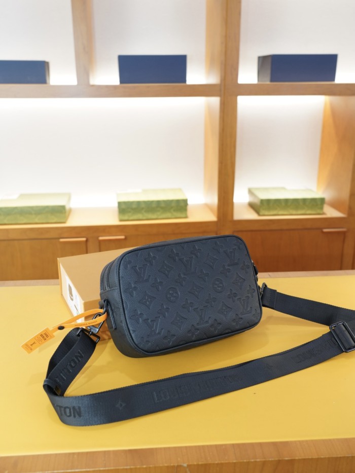 日本未入荷 ルイヴィトン 激安通販 2026SSメンズ ショルダーバック