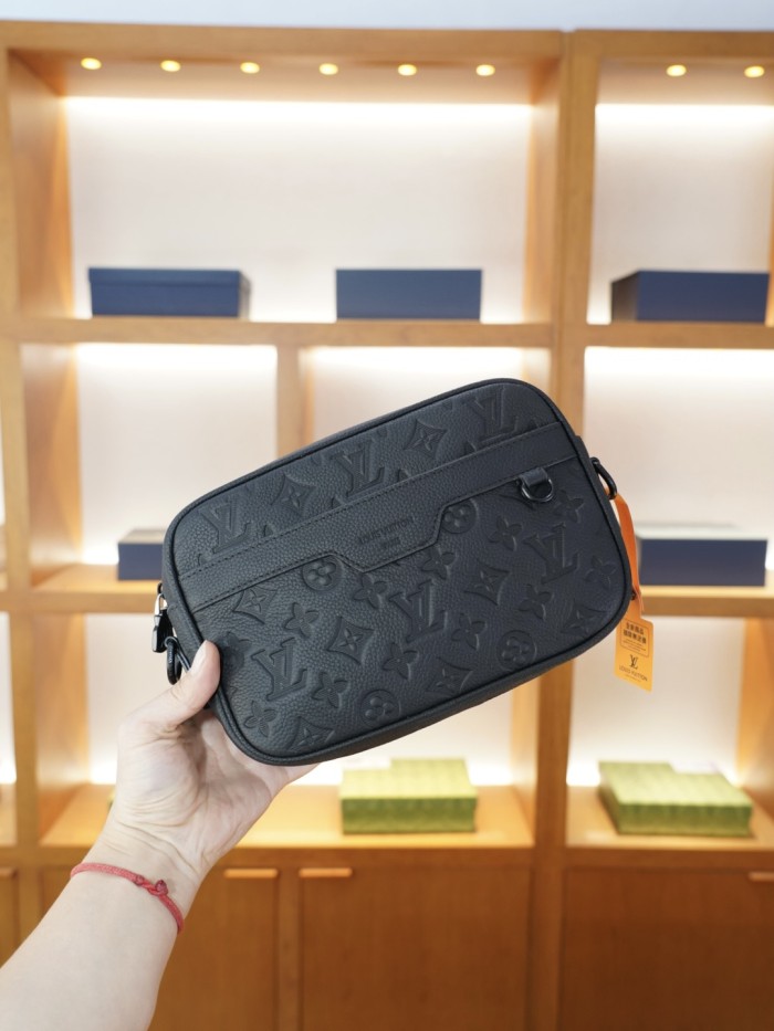 日本未入荷 ルイヴィトン 激安通販 2026SSメンズ ショルダーバック