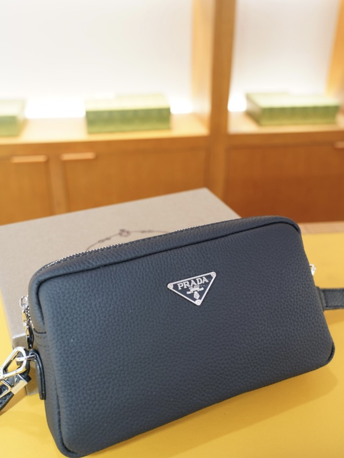 日本未入荷 プラダ 激安偽物 2026SS メンズ ショルダーバック