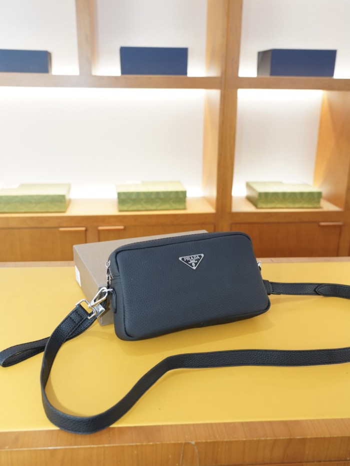 日本未入荷 プラダ 激安偽物 2026SS メンズ ショルダーバック