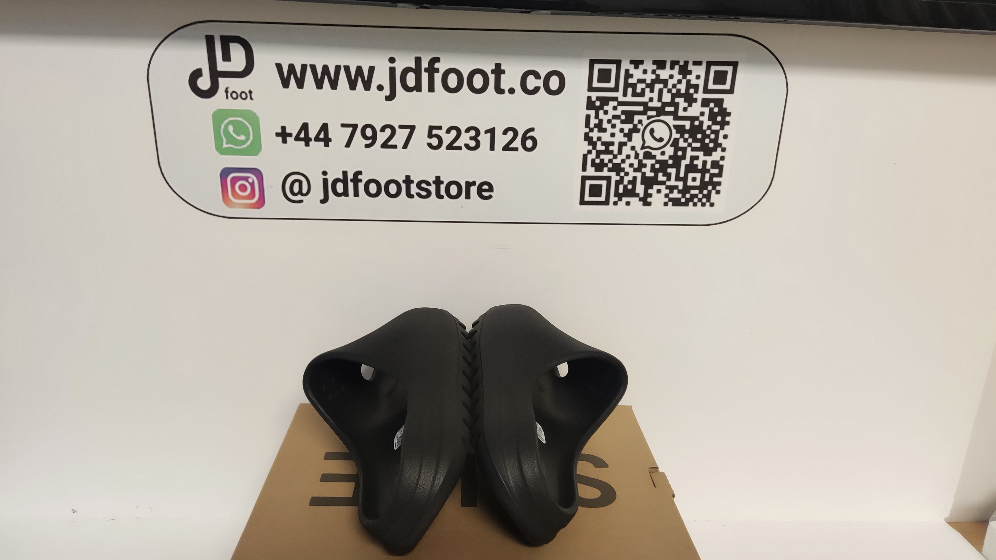 Quality Check Picture Replica Yeezy Slide Onyx From Jdfoot