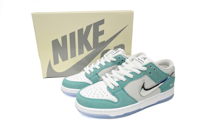 LJR APRIL SKATEBOARDS × Nike Dunk SB Low Frozen Roses FD2562-400