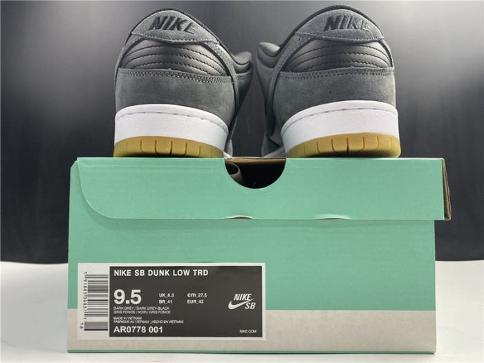 NIKE SB DUNK LOW DARK GREY BLACK GUM