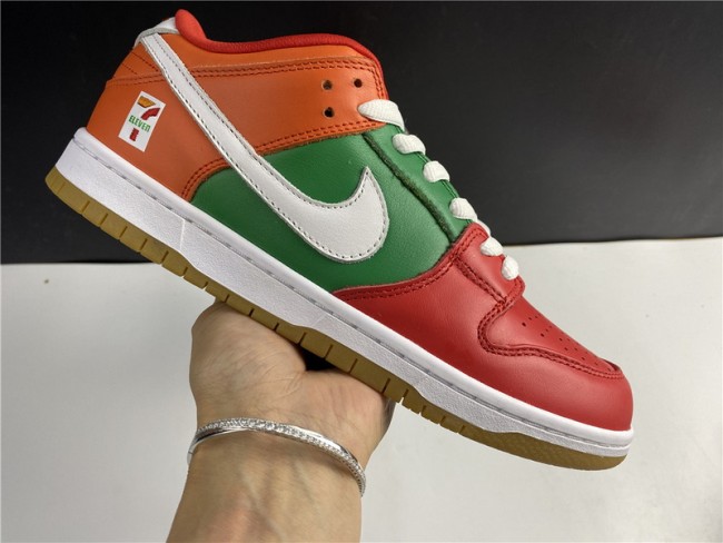 NIKE SB DUNK LOW 7 ELEVEN