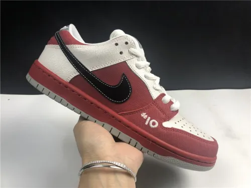 NIKE DUNK SB LOW ROLLER DERBY