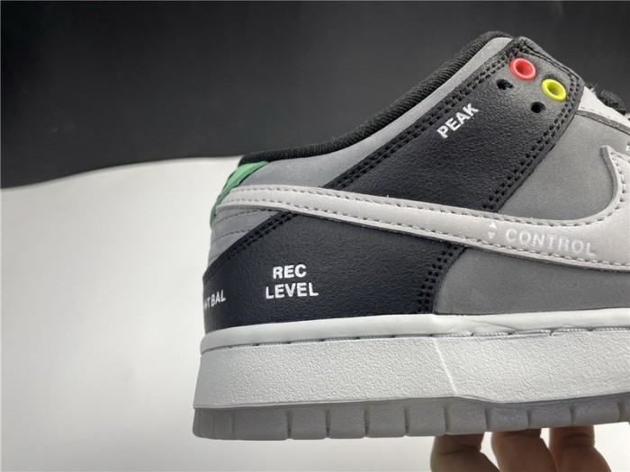 NIKE SB DUNK LOW VX1000