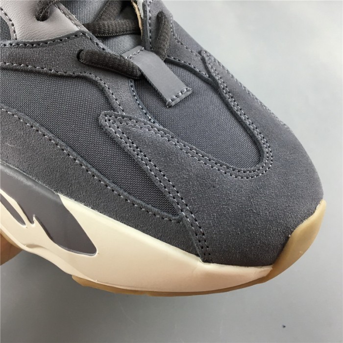 YEEZY BOOST 700 MAGNET