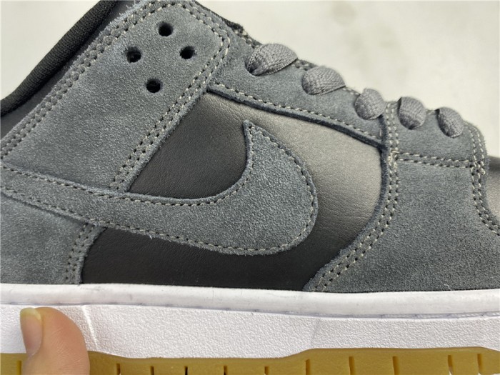 NIKE SB DUNK LOW DARK GREY BLACK GUM