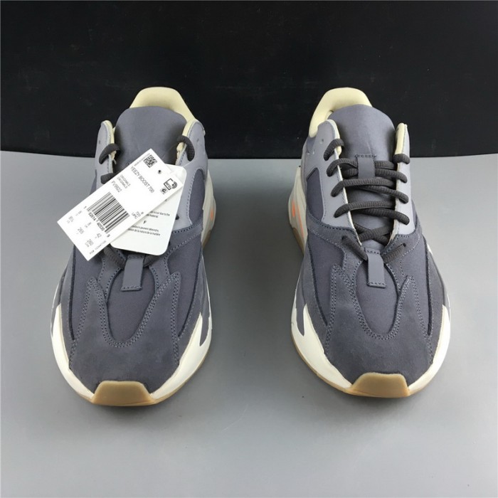YEEZY BOOST 700 MAGNET