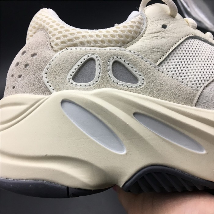 YEEZY BOOST 700 ANALOG