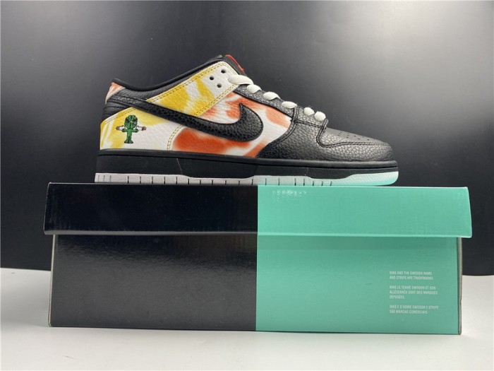 NIKE SB DUNK LOW RAYGUN TIE-DYE BLACK