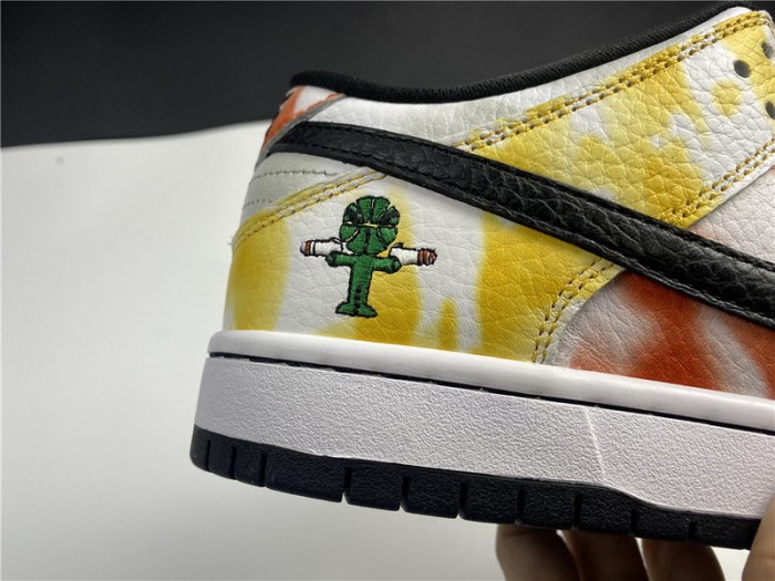 NIKE SB DUNK LOW RAYGUN TIE-DYE WHITE