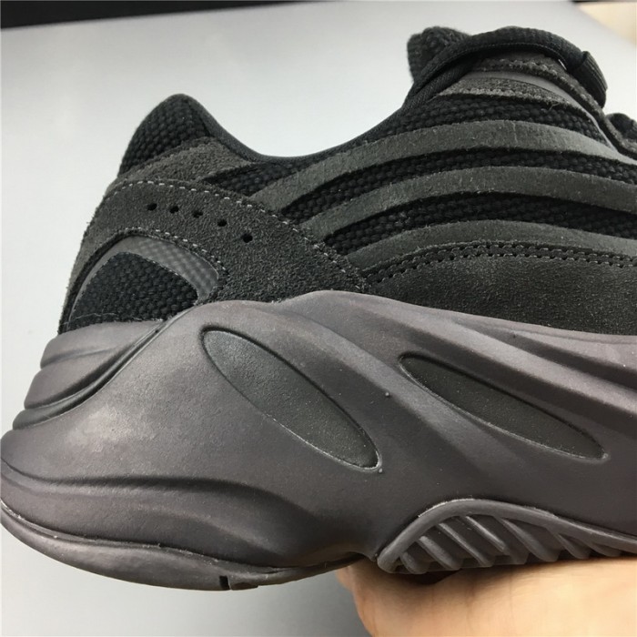 YEEZY BOOST 700 V2 VANTA