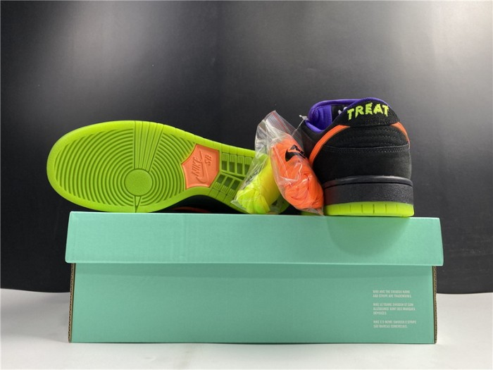 NIKE SB DUNK LOW NIGHT OF MISCHIEF HALLOWEEN