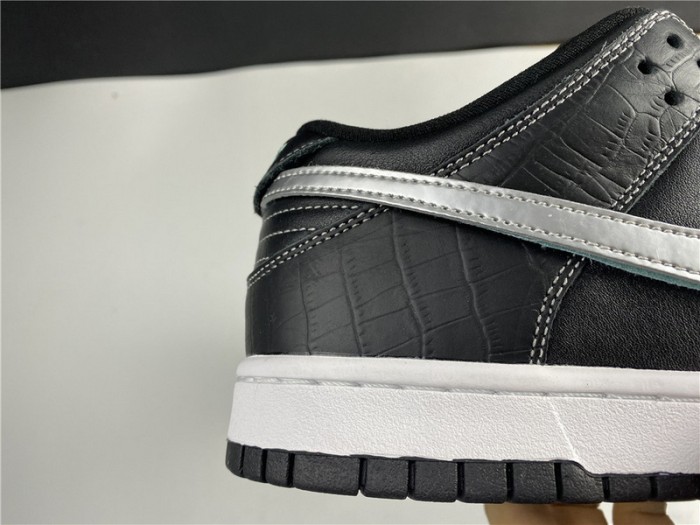 NIKE SB DUNK LOW DIAMOND SUPPLY CO BLACK DIAMOND