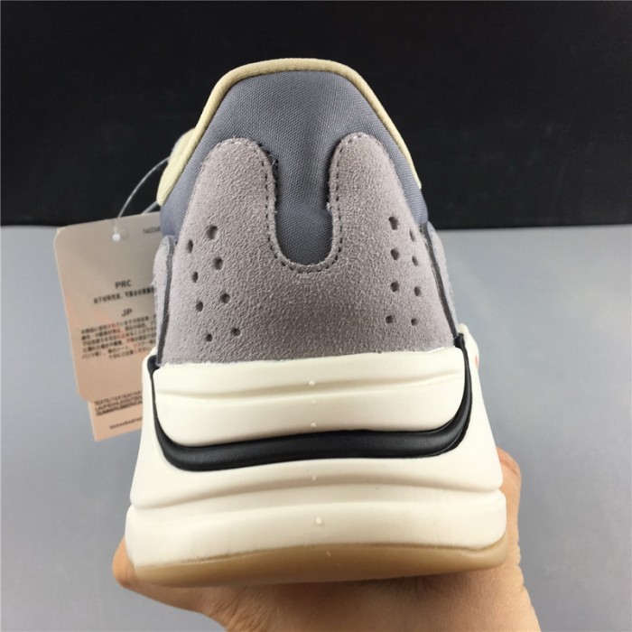 YEEZY BOOST 700 MAGNET