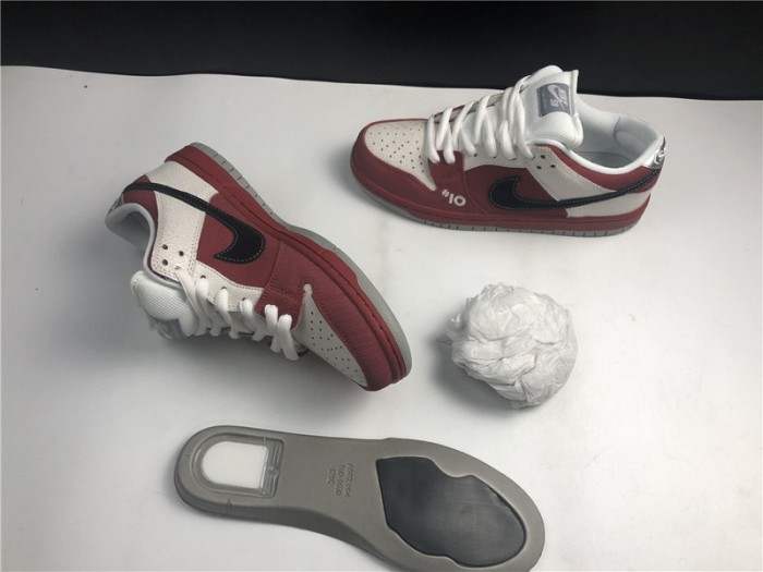 NIKE DUNK SB LOW ROLLER DERBY