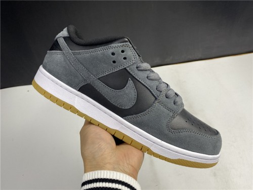 NIKE SB DUNK LOW DARK GREY BLACK GUM