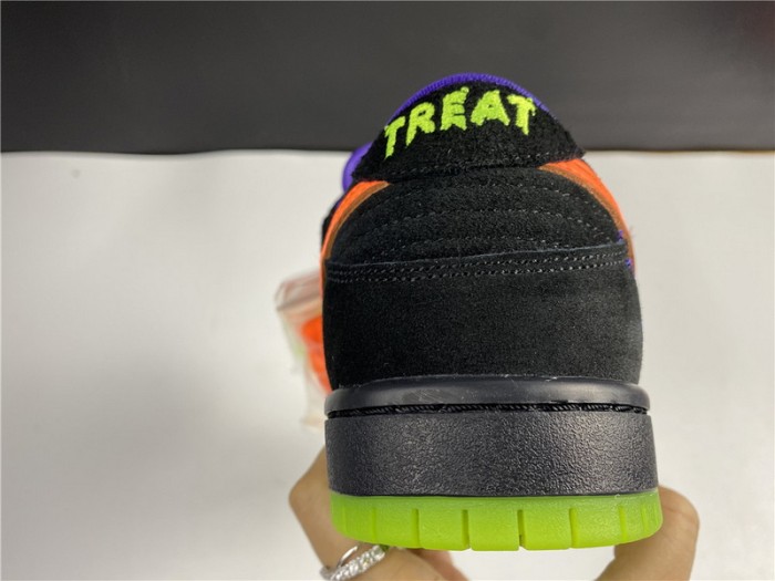 NIKE SB DUNK LOW NIGHT OF MISCHIEF HALLOWEEN