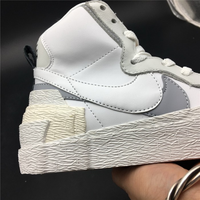 NIKE BLAZER MID SACAI WHITE GREY