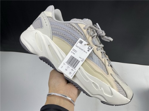 YEEZY BOOST 700 V2 CREAM