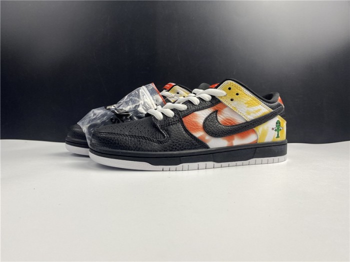 NIKE SB DUNK LOW RAYGUN TIE-DYE BLACK