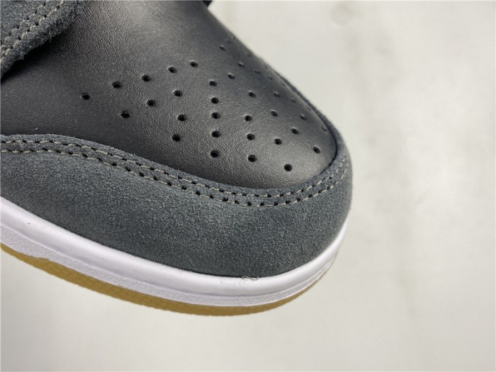 NIKE SB DUNK LOW DARK GREY BLACK GUM