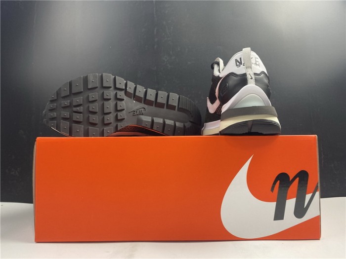NIKE VAPORWAFFLE SACAI BLACK WHITE