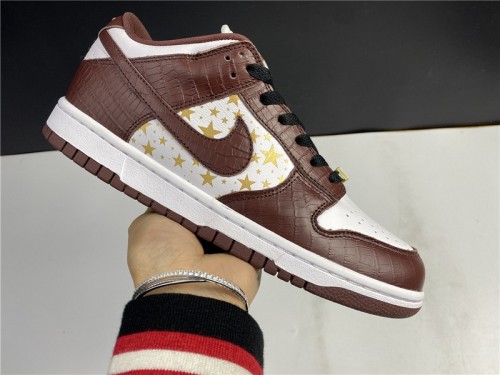 NIKE SB DUNK LOW SUPREME STARS BARKROOT BROWN (2021)