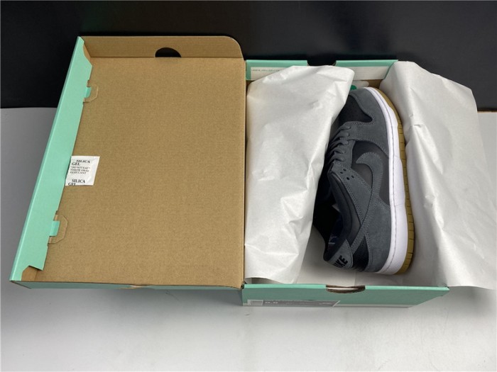 NIKE SB DUNK LOW DARK GREY BLACK GUM